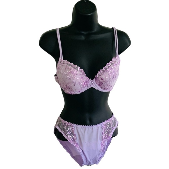 Marie Jo lilac lace bra and panty set - Picture 1 of 12